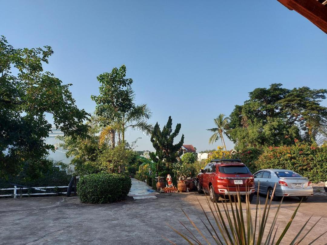Scenic Riverside Resort Kamphaeng Phet Extérieur photo