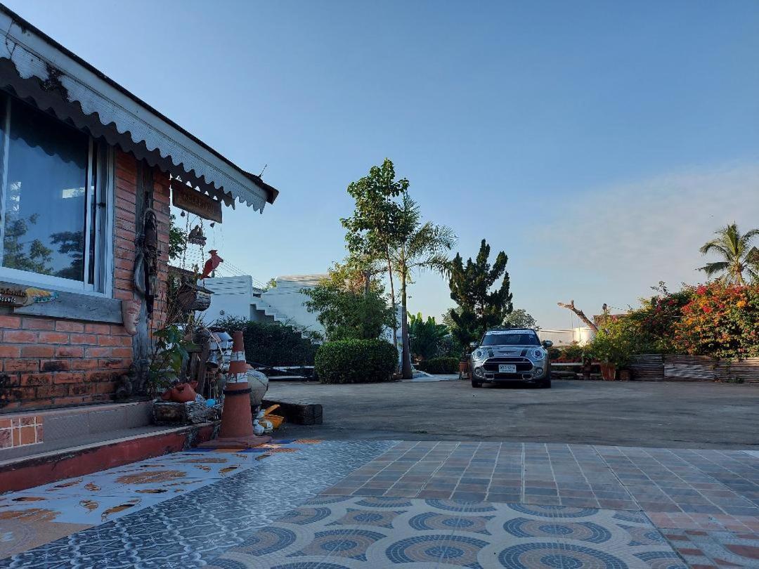 Scenic Riverside Resort Kamphaeng Phet Extérieur photo