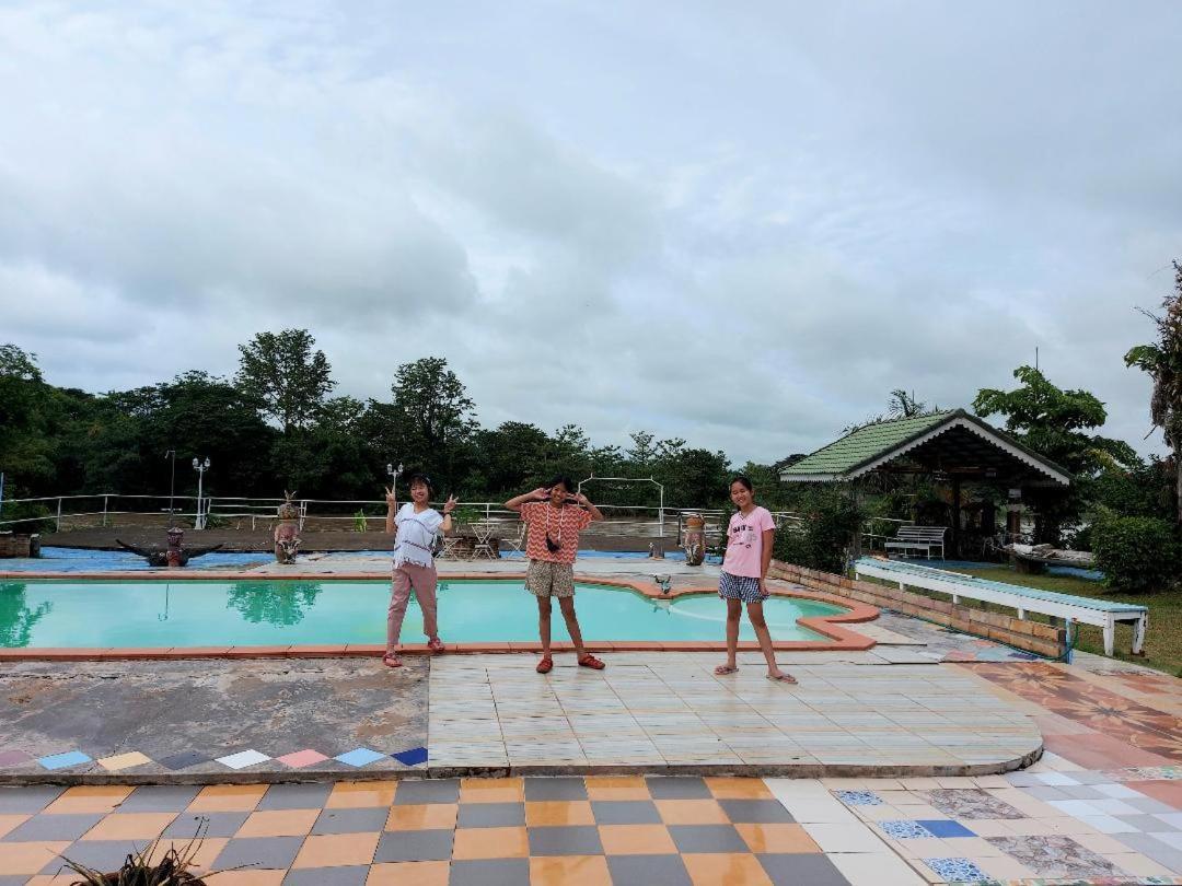 Scenic Riverside Resort Kamphaeng Phet Extérieur photo