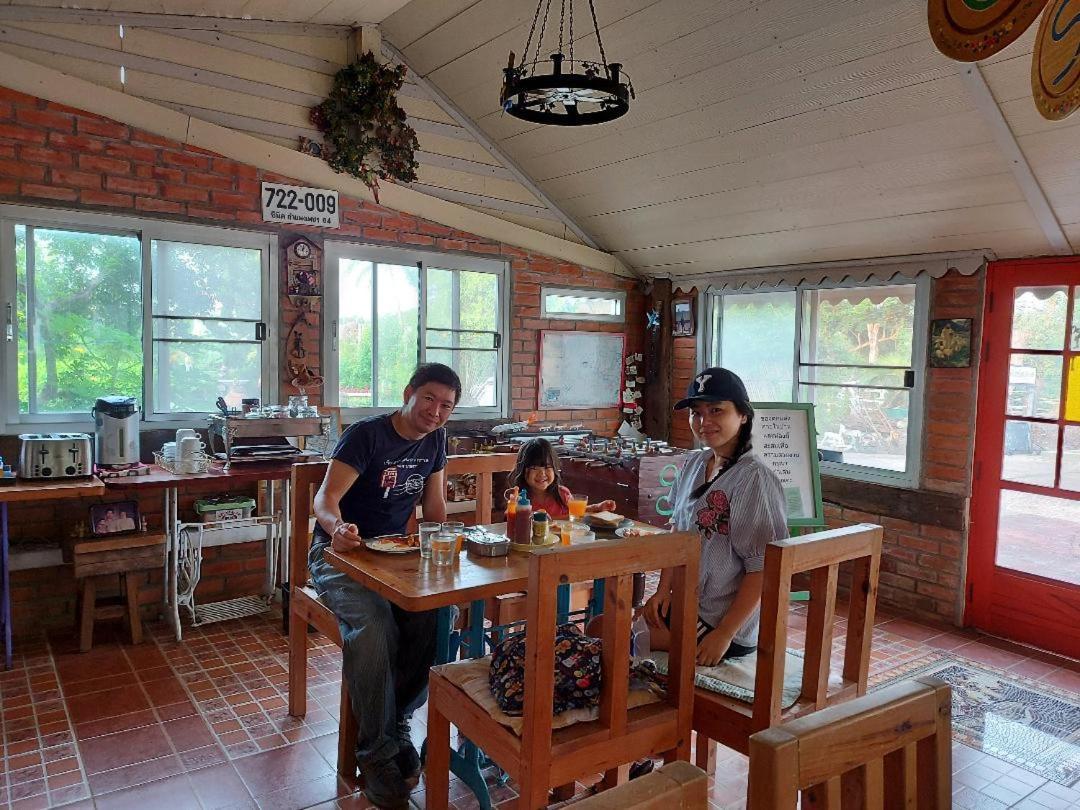 Scenic Riverside Resort Kamphaeng Phet Extérieur photo