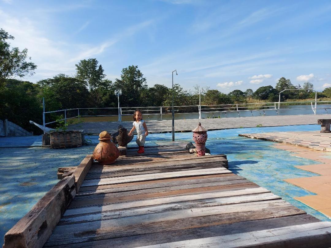 Scenic Riverside Resort Kamphaeng Phet Extérieur photo